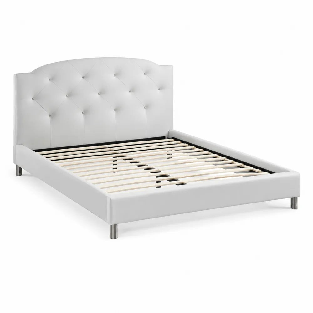Letto matrimoniale con testiera bianca in